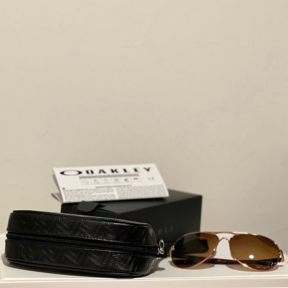 Oakley aviators rose gold